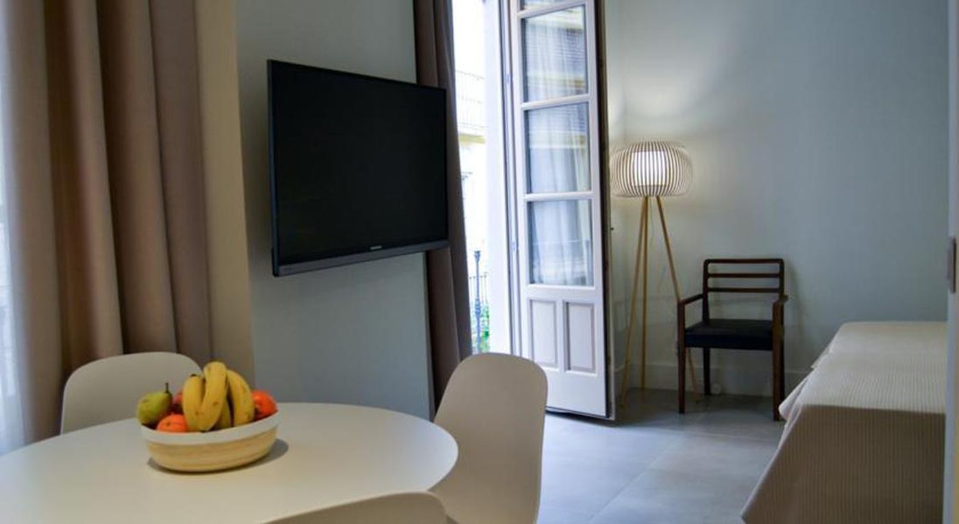 Debambu Larios-Spain-MALAGA-Room-6