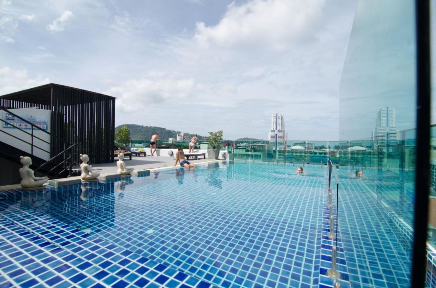 Mirage-Express-Patong-Phuket-Hotel-Pool-5