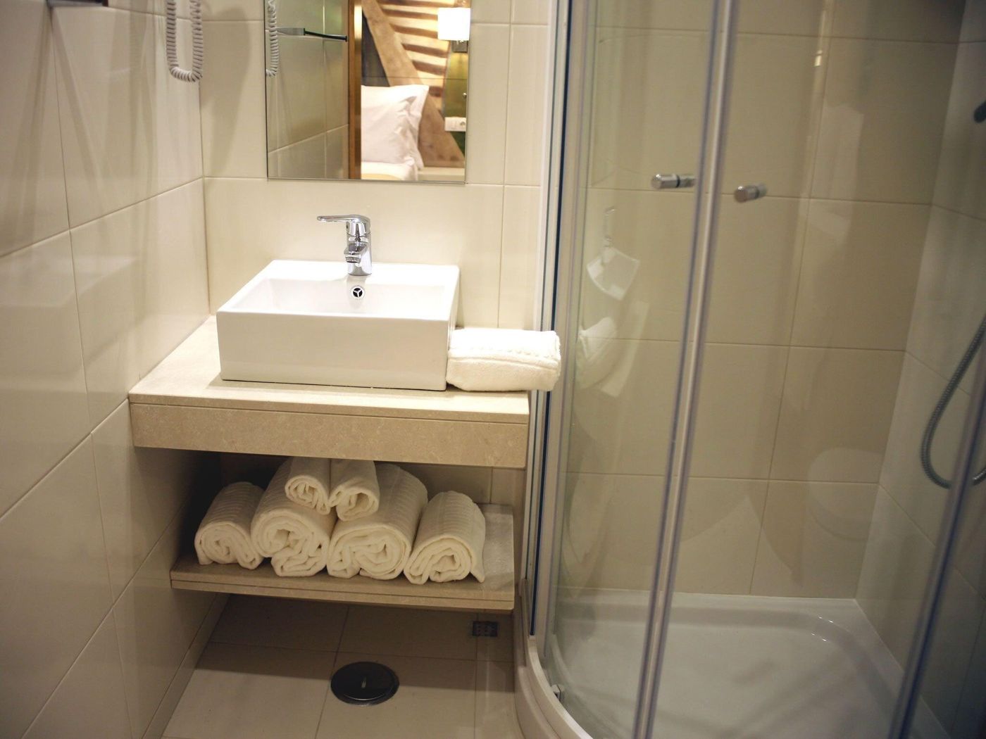 Lisbon-Style-Guesthouse-Room-16