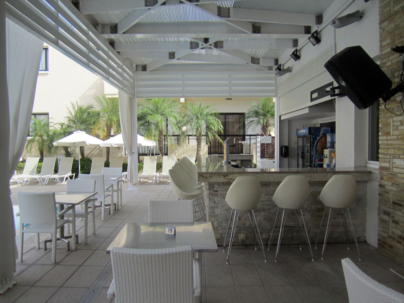 Senator-Hotel-Apartments-Bar-11