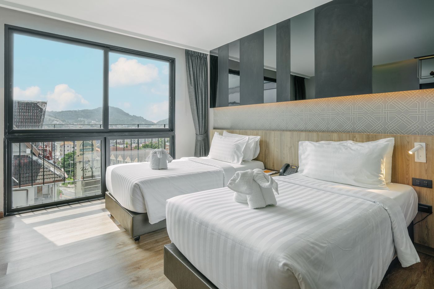 Rak-Elegant-Hotel-Patong-Room-23