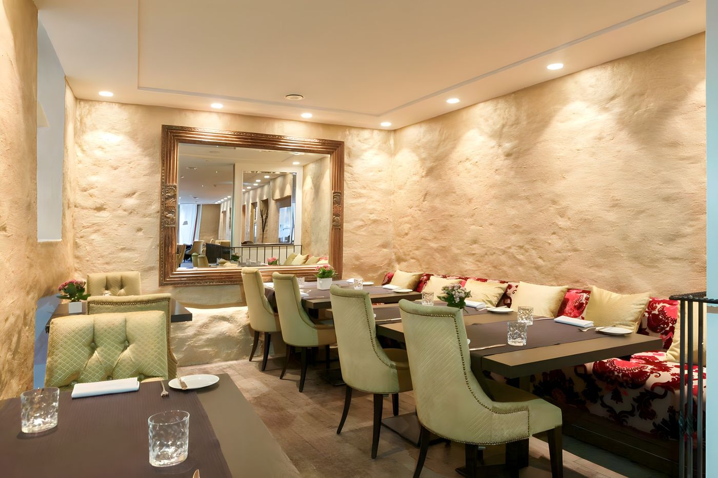 Rixwell-Collection-Savoy-Boutique-Hotel-Bar-6