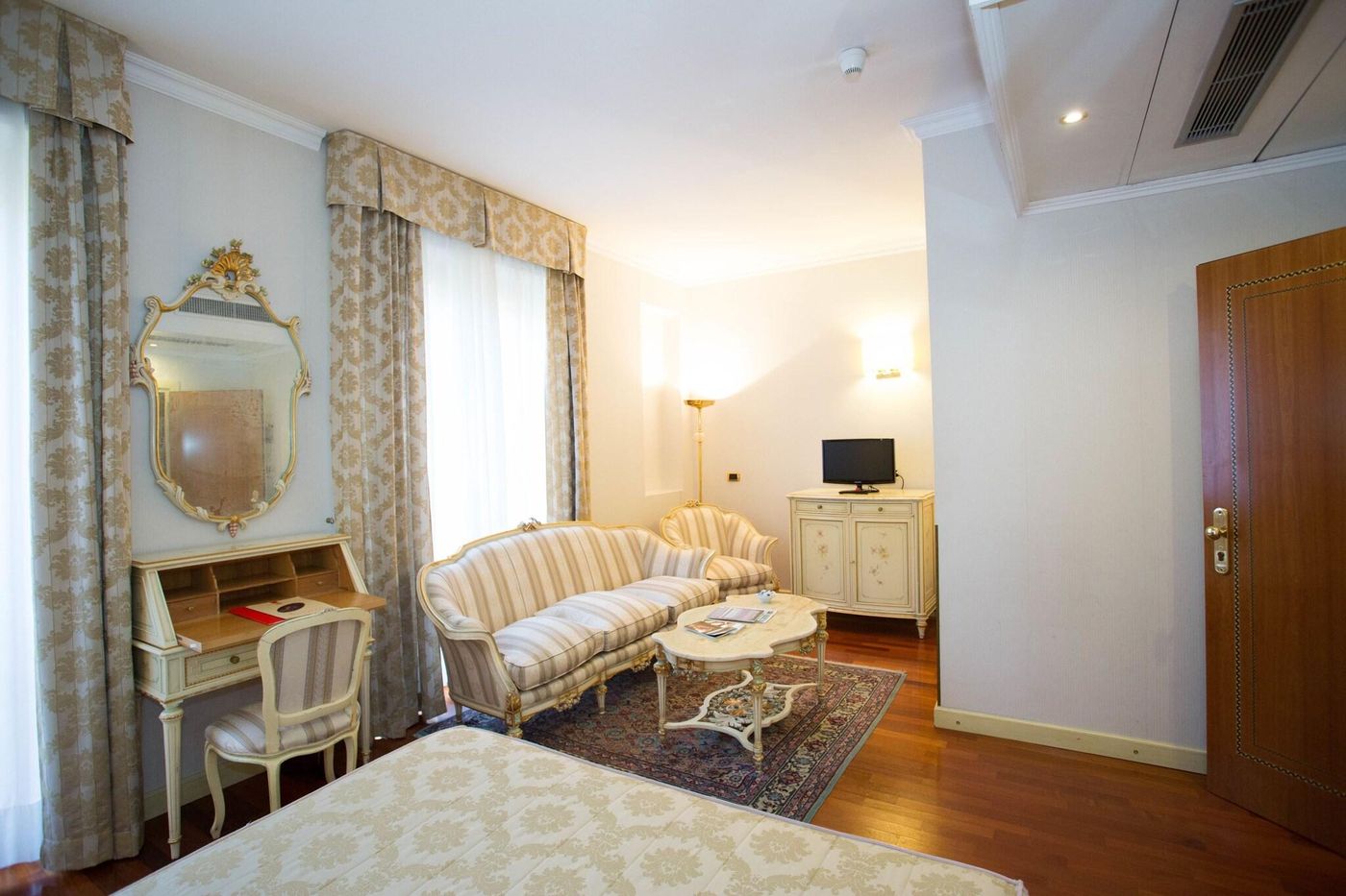 Andreola-Central-Hotel-Room-1