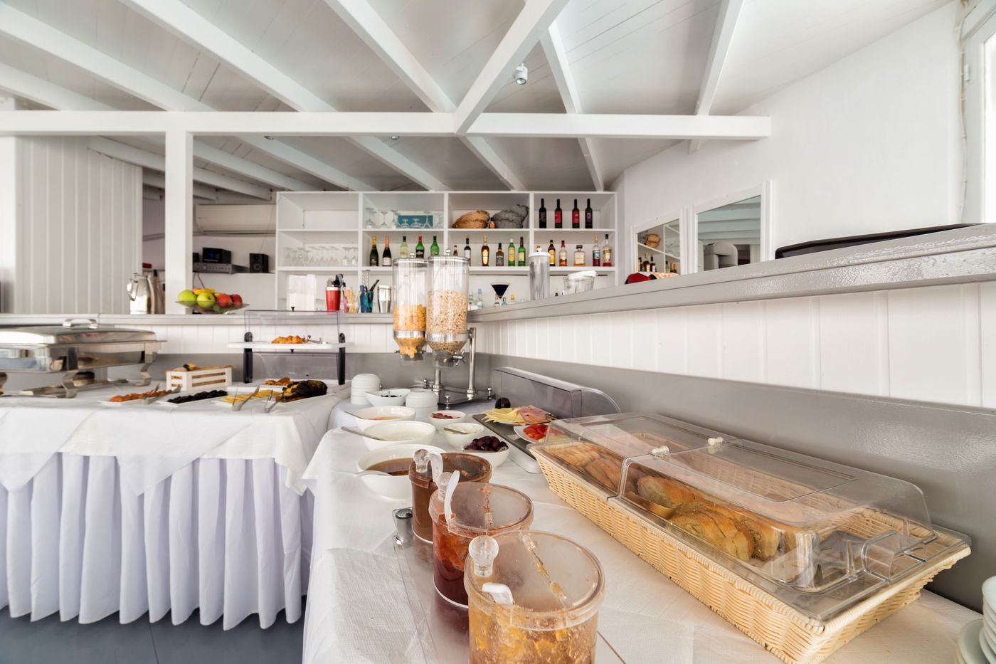 Artemis-Suites-Restaurant-13