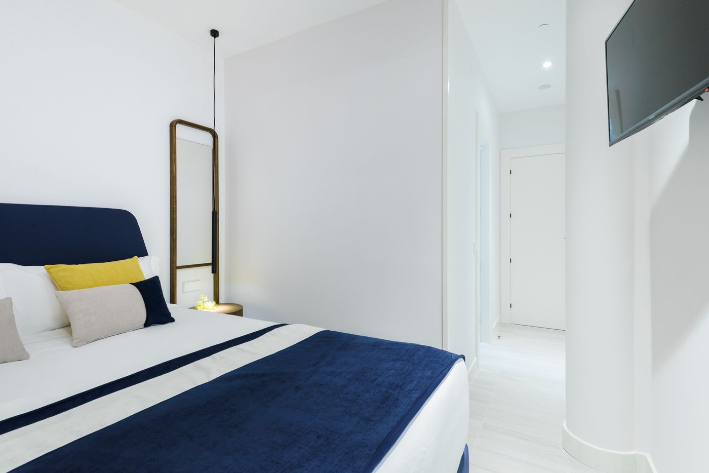 Smartrental-Collection-Gran-Via-Centric-II-Room-63