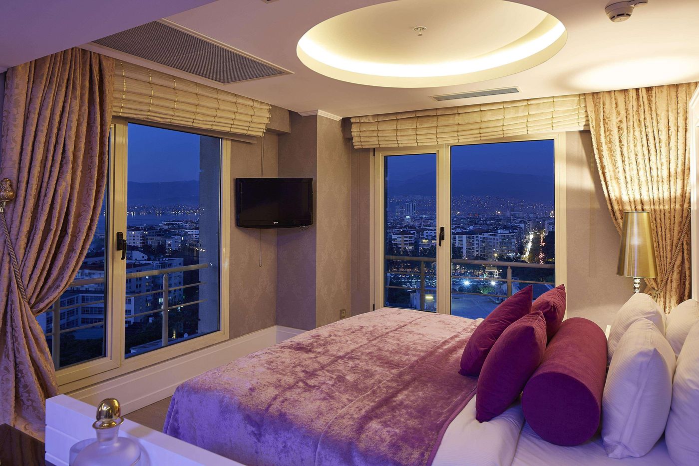 DoubleTree-By-Hilton-Izmir-Alsancak-Room-5