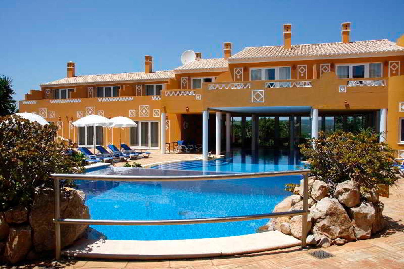 Montinho-de-Ouro-Pool-4