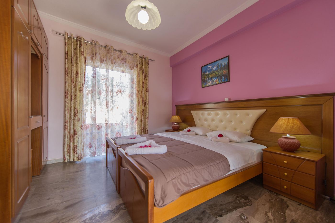 Makis Studios & Apartments