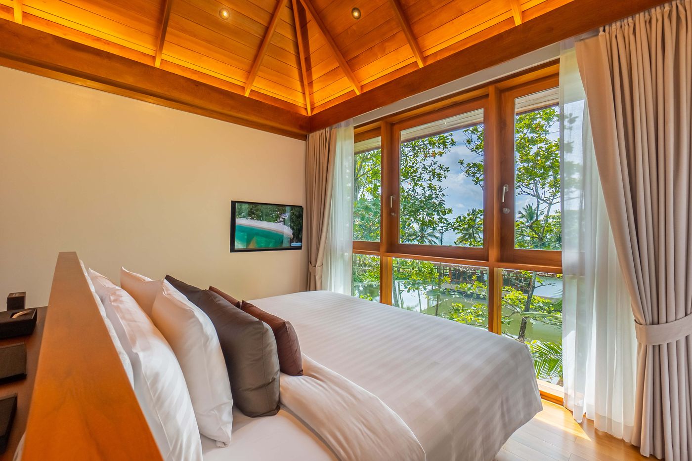 The-Surin-Phuket-Room-22