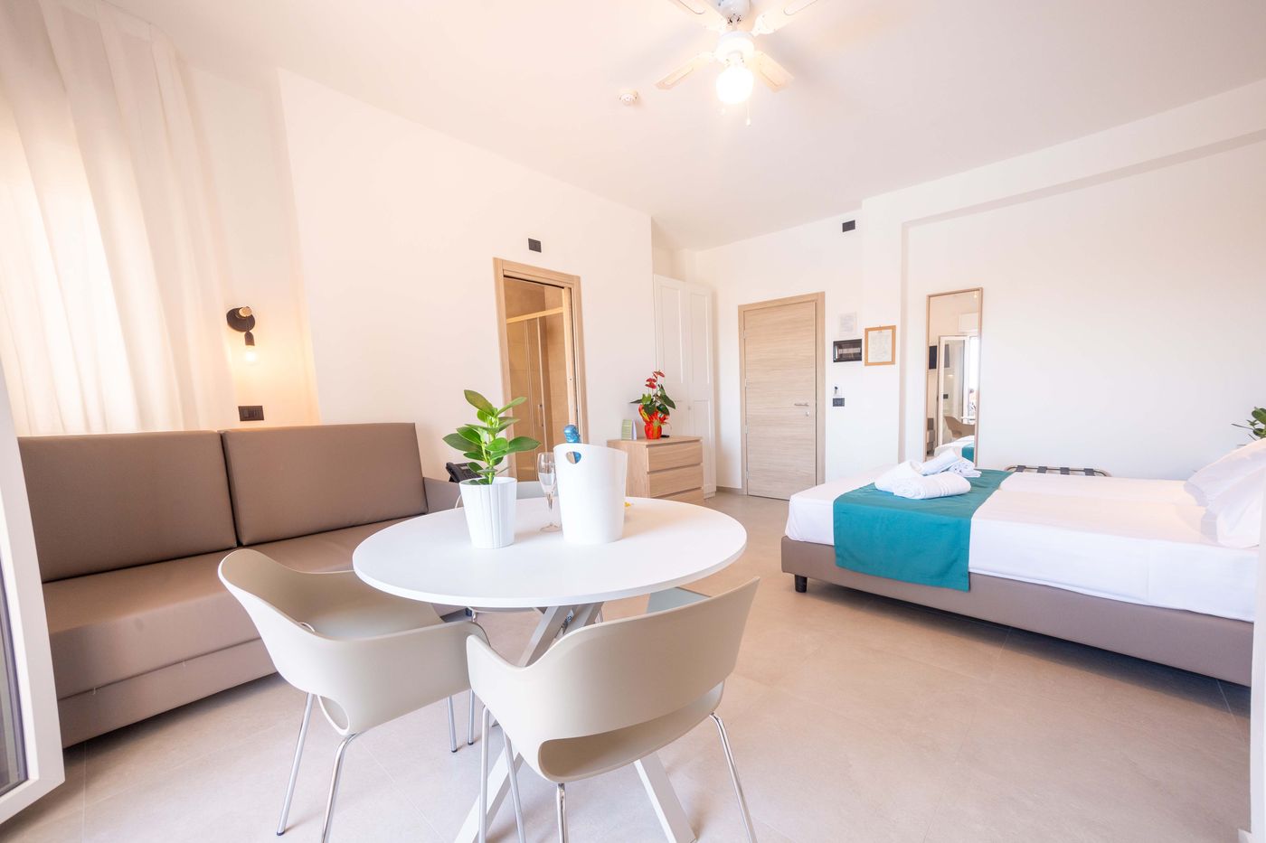 Residence-Villa-Giardini-Room-35