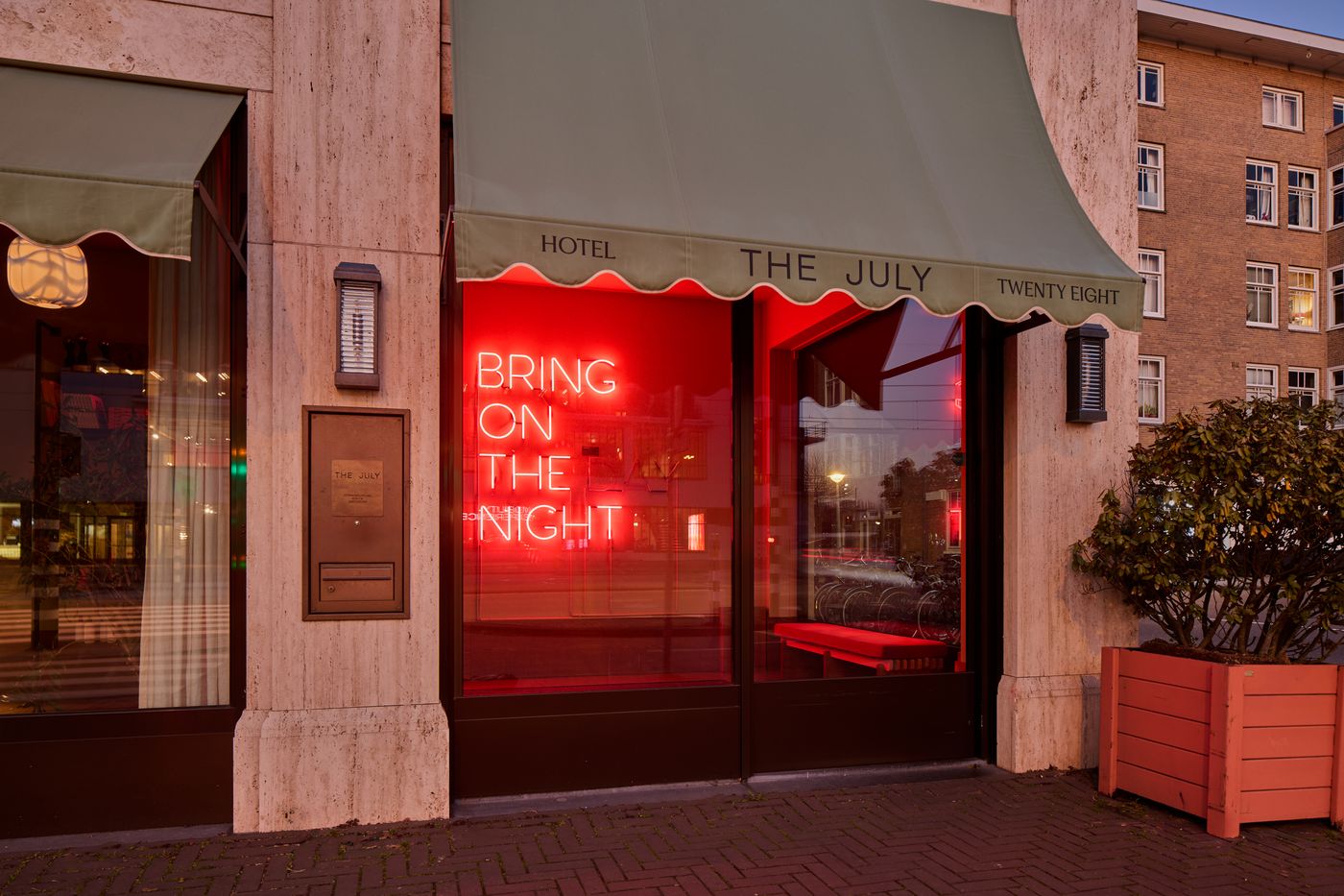 The-July---Twenty-Eight-General-view-10