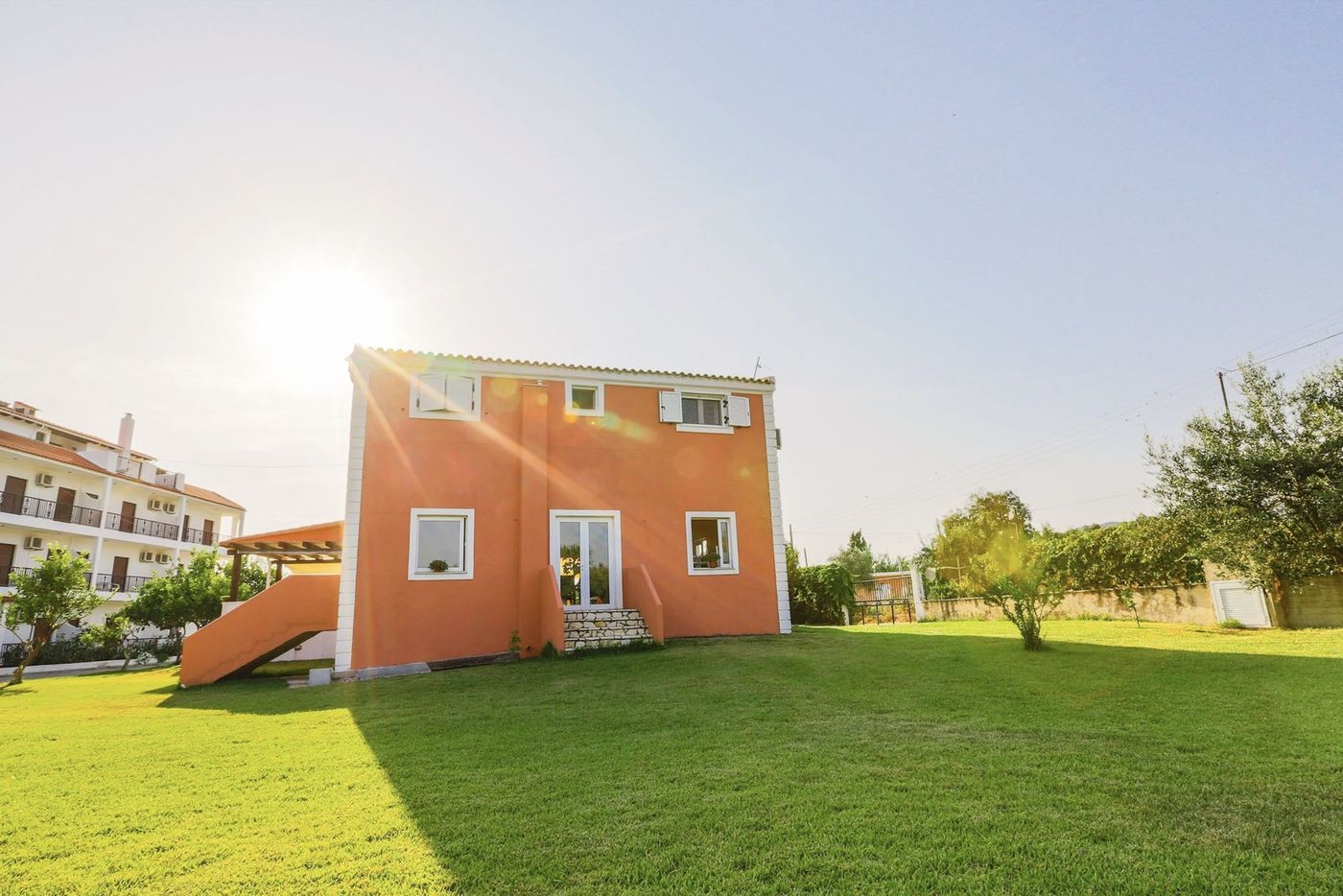 Bruskos-Hotel-and-Suites-Sports-and-Entertainment-16