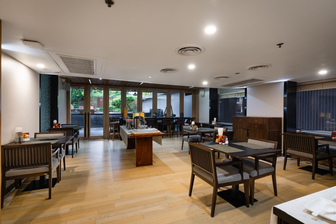 Arcadia-Suites-Bangkok-Restaurant-14