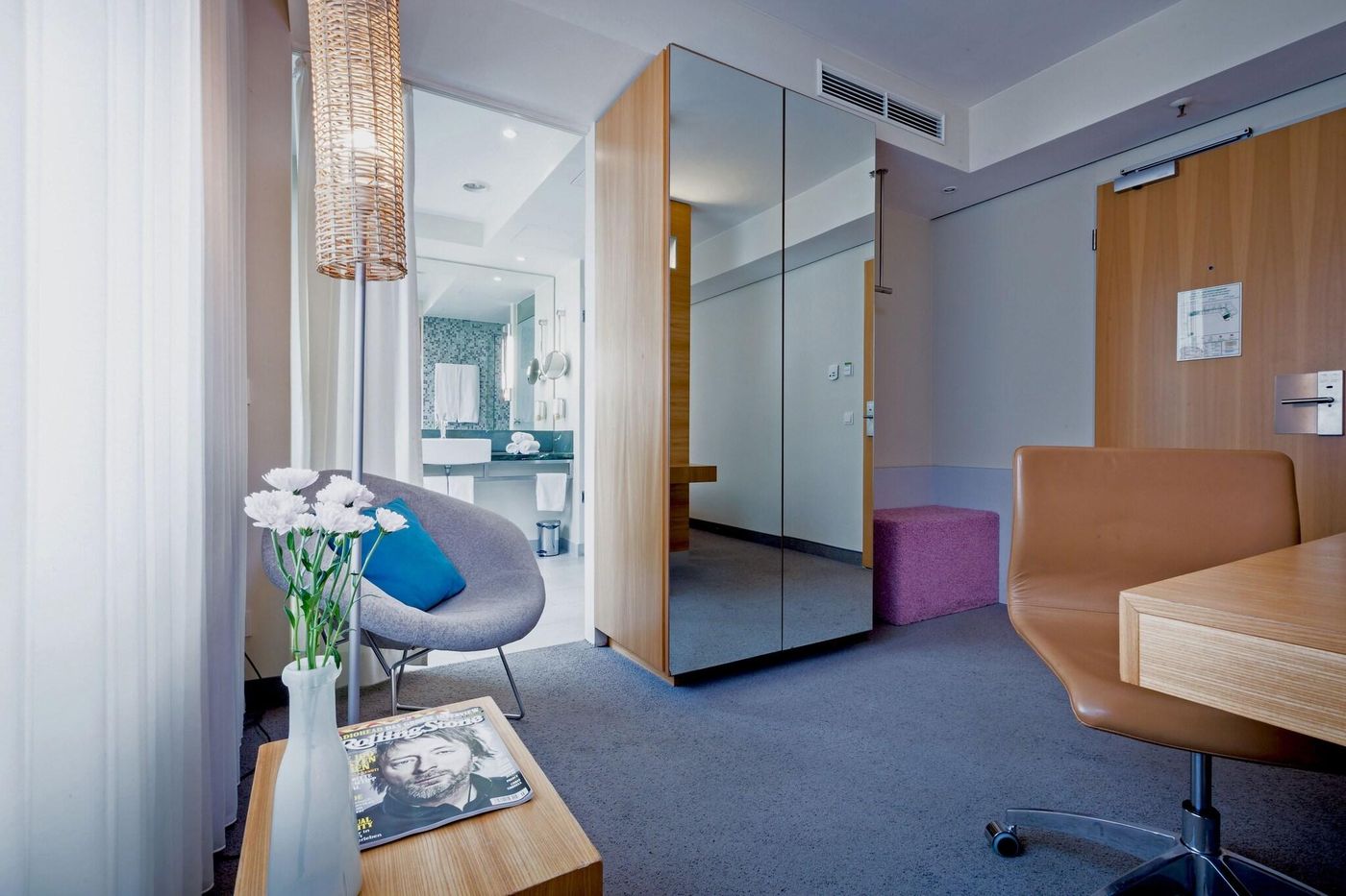 Lindner-Hotel-Berlin-Ku-damm--part-of-JdV-by-Hyatt-Room-10