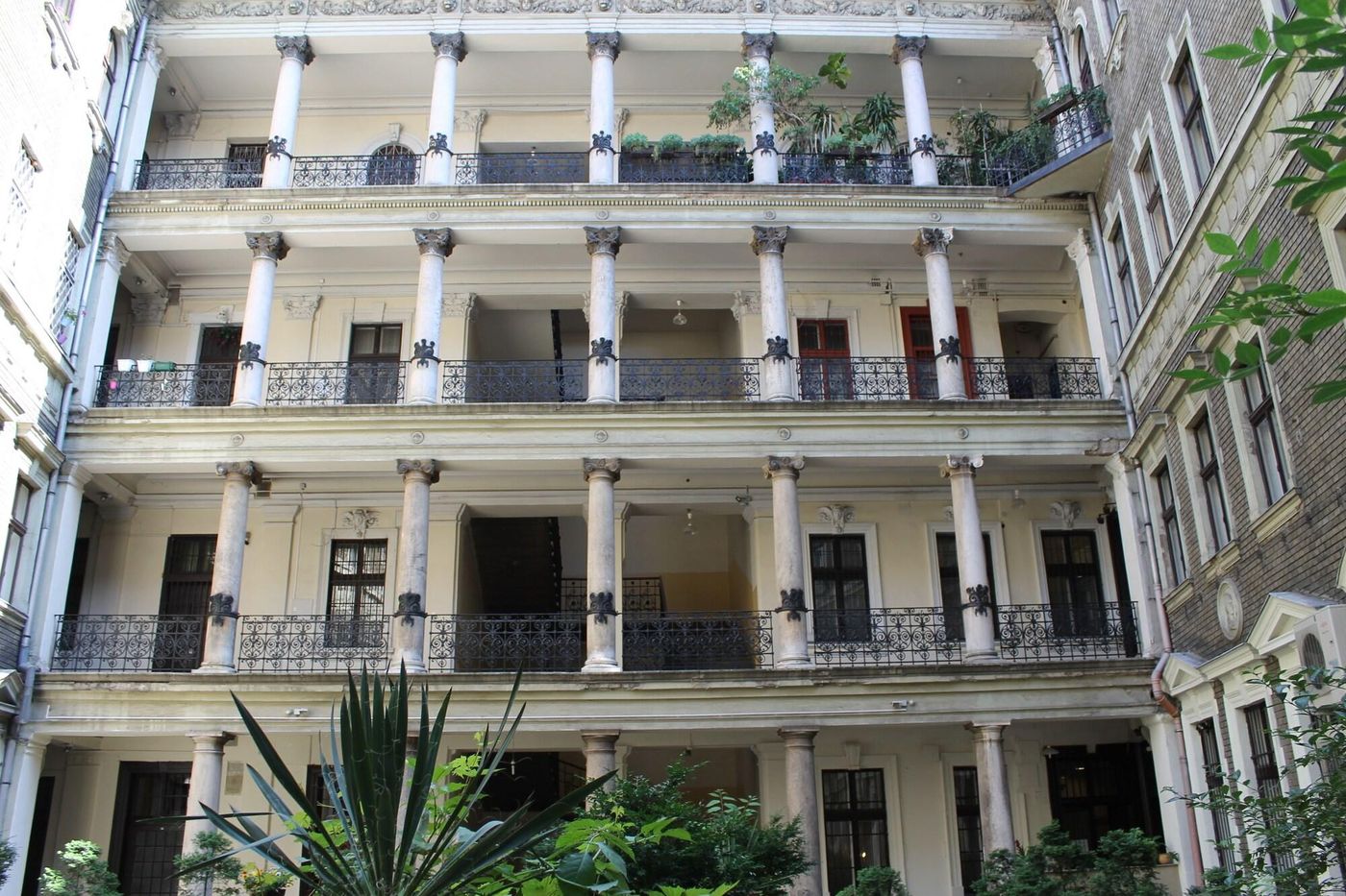 Omega-Guesthouse-Budapest-General-view-3