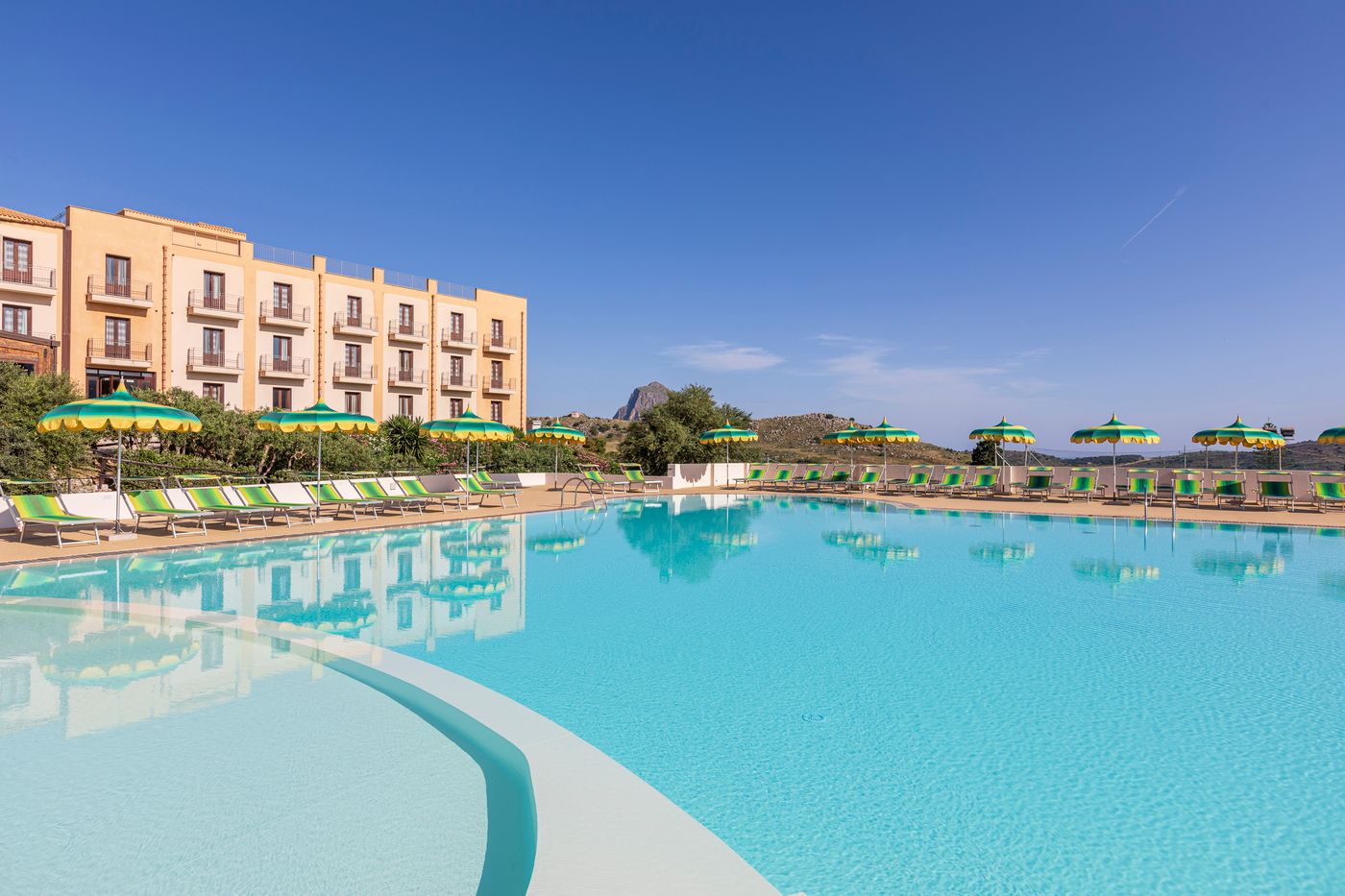 Villa-Zina-Park-Hotel-Pool-2