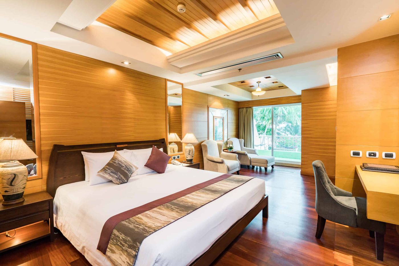 Royal Cliff Beach Terrace