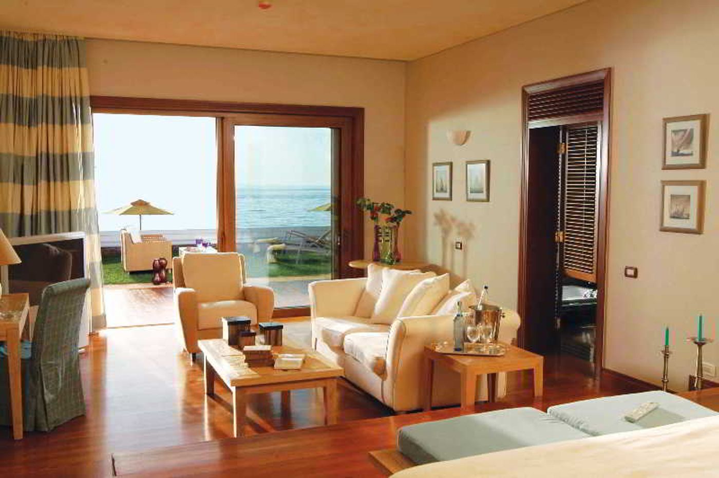 Grand-Resort-Lagonissi-Room-35