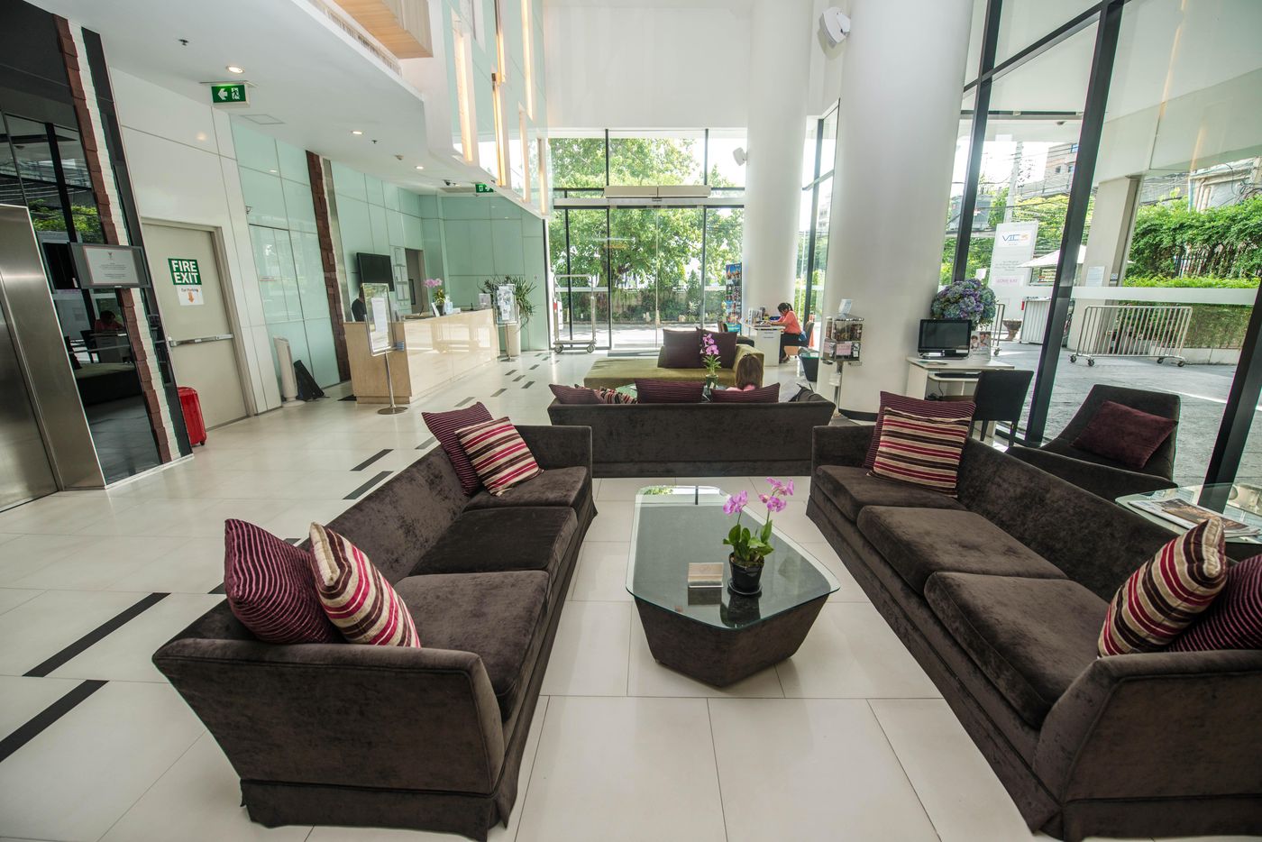 Vic3-Bangkok--SHA-Plus--Lobby-2