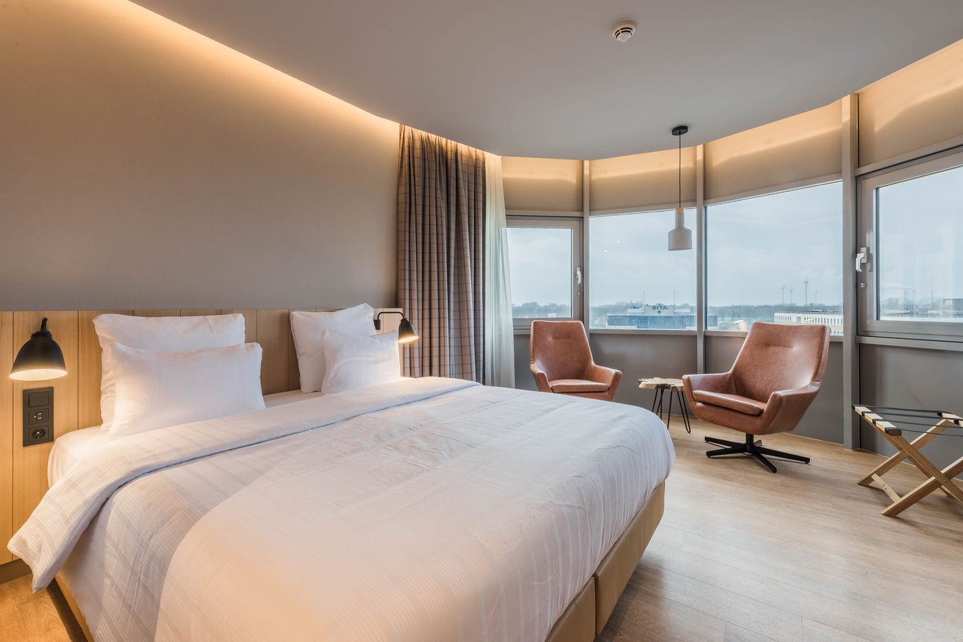 Urban-Lodge-Hotel-Room-11