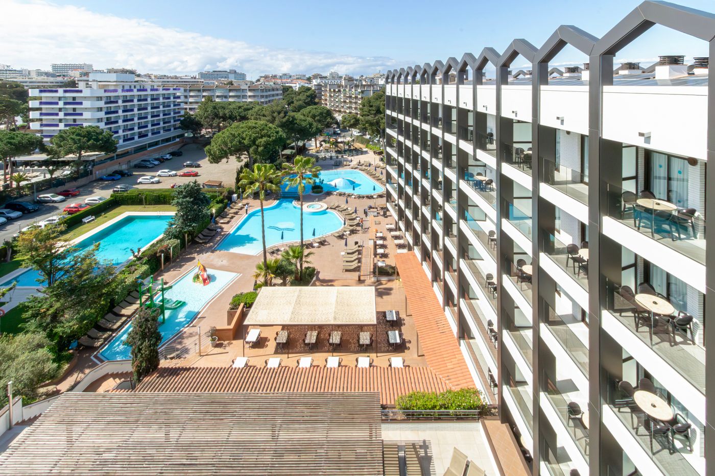 Golden-Avenida-Family-Suites-General-view-5