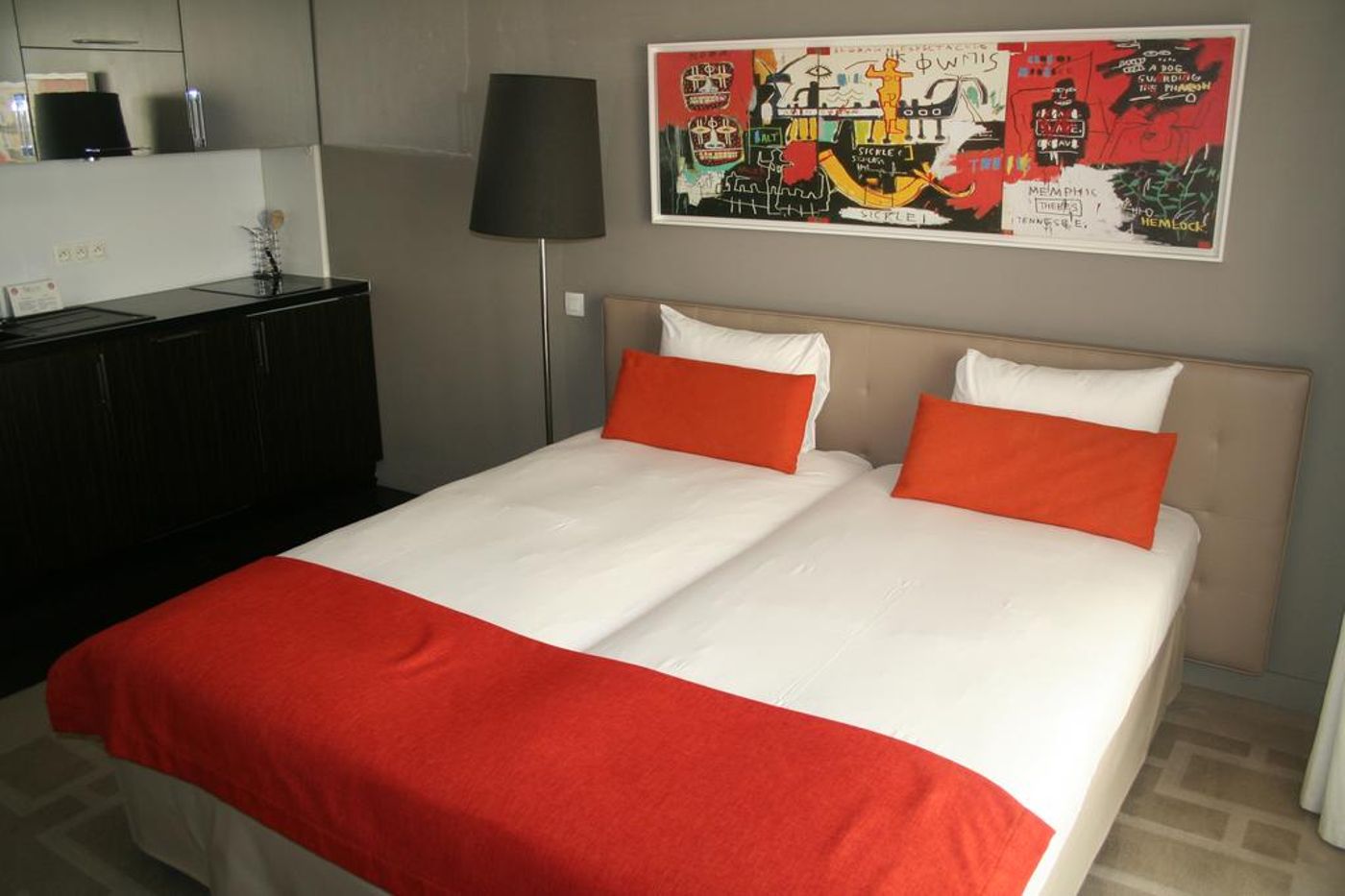 Hipark-Design-Suites-Nice-Room-23