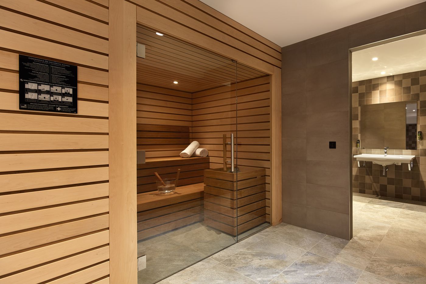 Auteuil-Tour-Eiffel-Pool-22