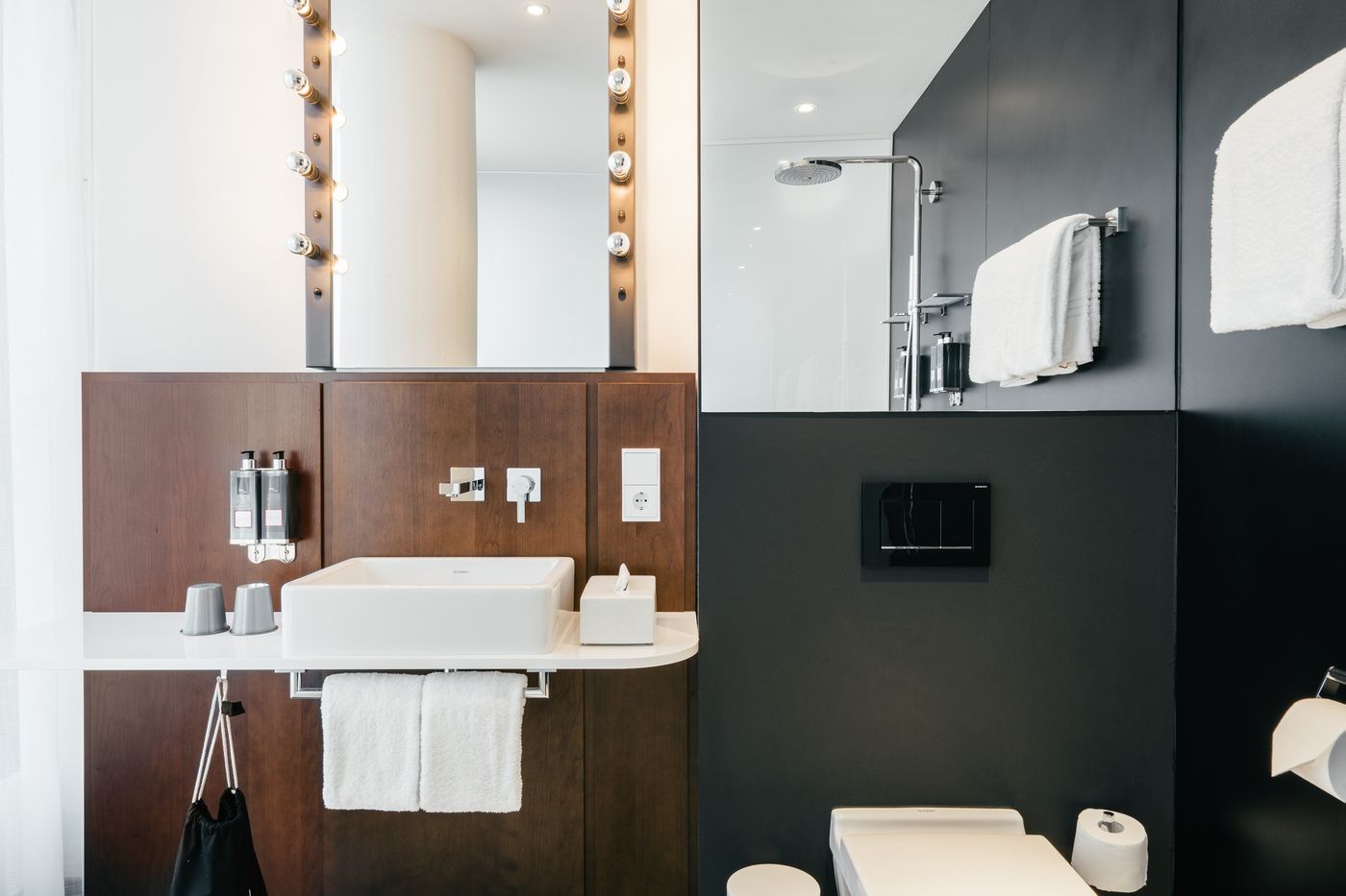 Ruby-Lilly-Hotel-Room-22