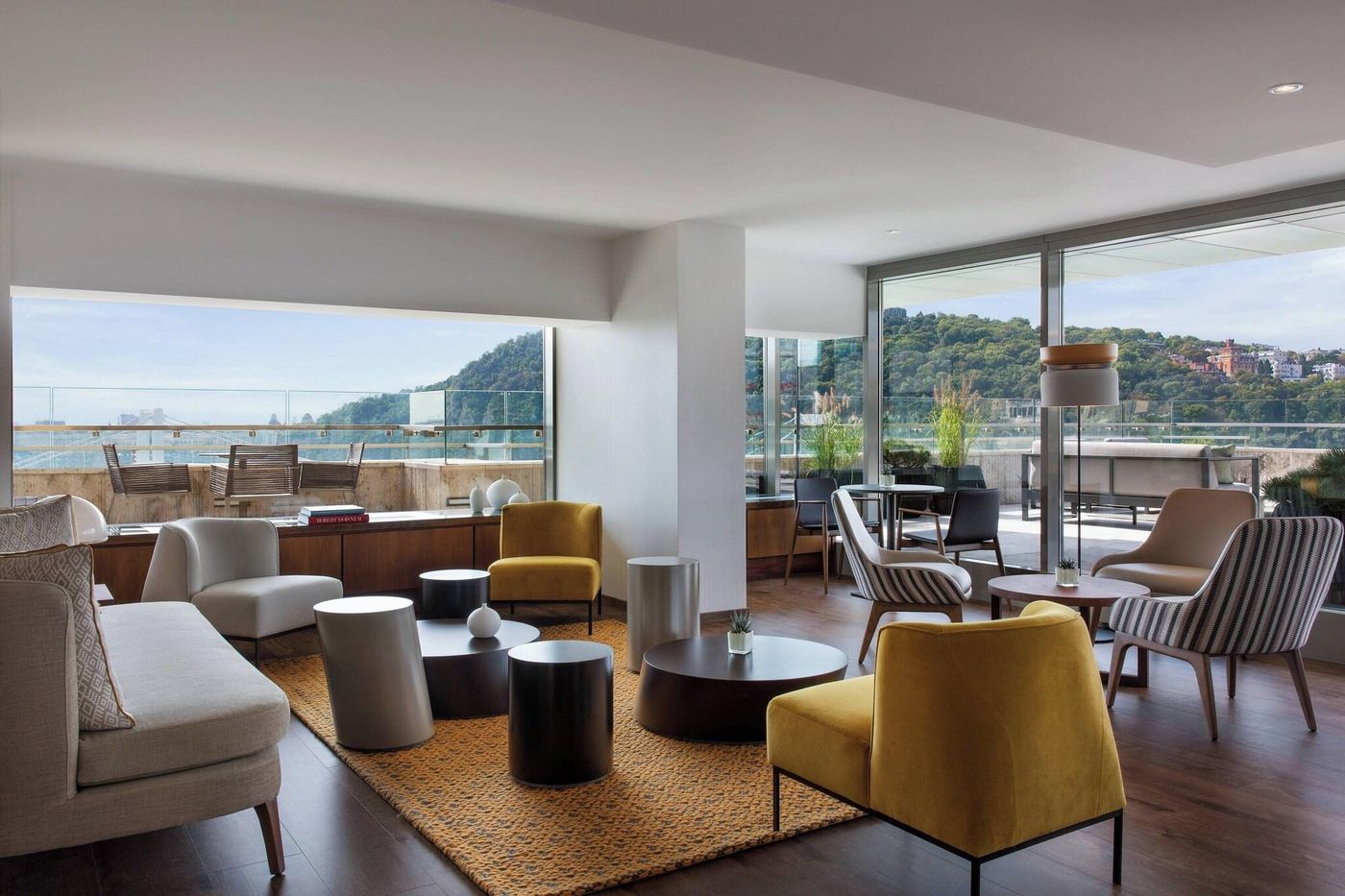 Marriott-Hotel-Budapest-Lobby-13