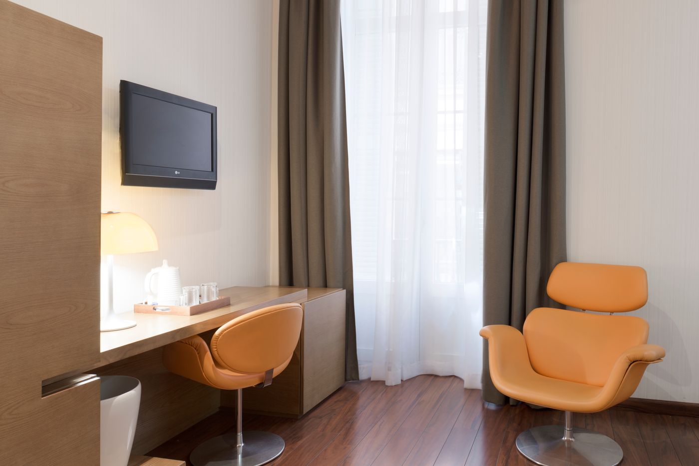 Petite-Palace-Plaza-Hotel-Room-19