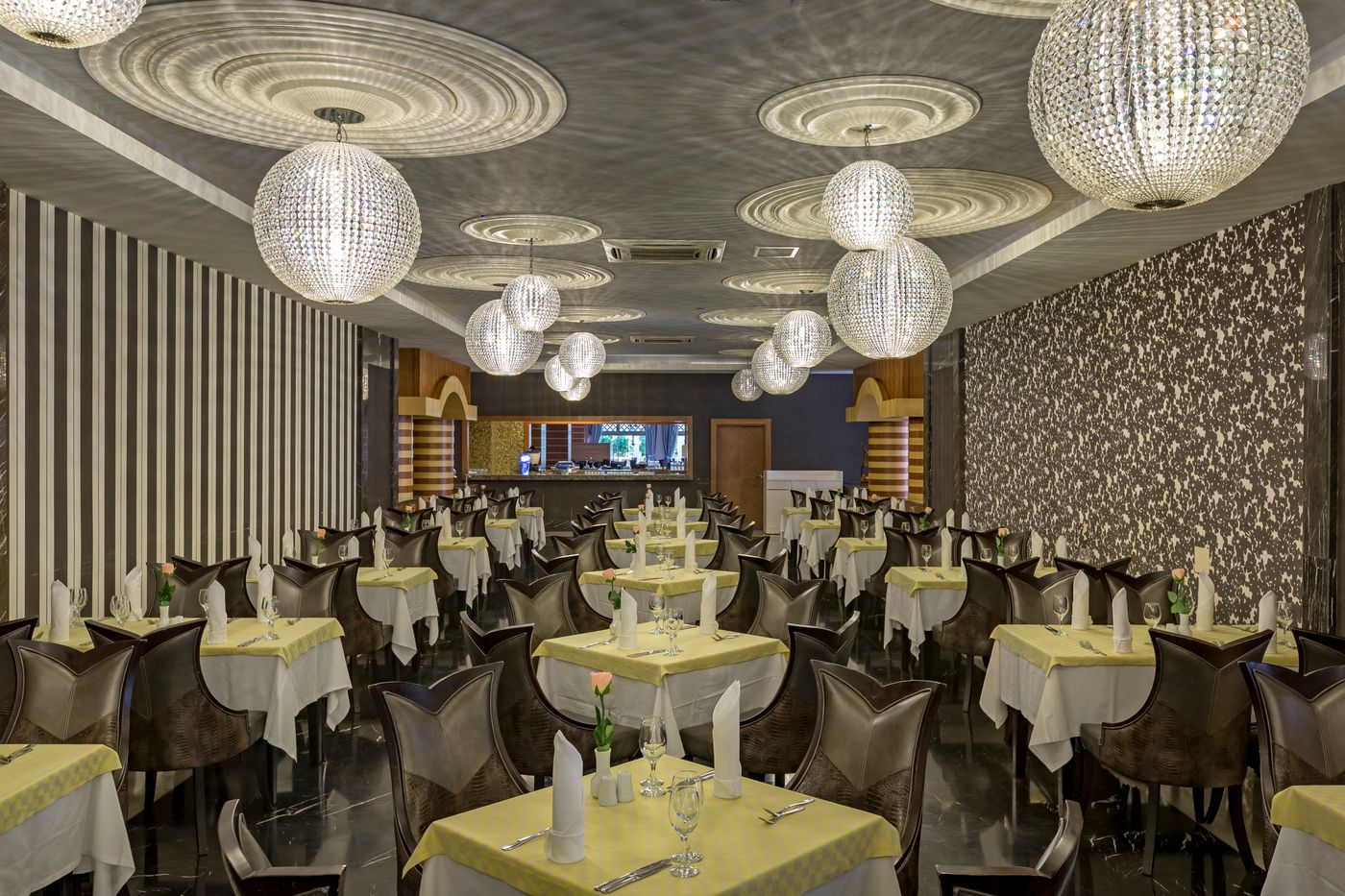 Royal-Holiday-Palace-Restaurant-68