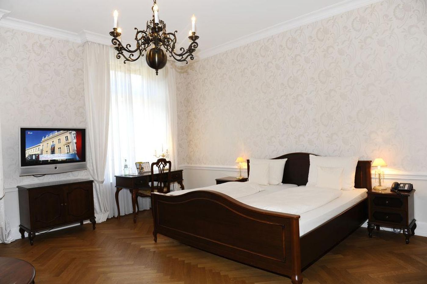 Heliopark Bad Hotel Zum Hirsch-Germany-Baden-Baden-General view-8