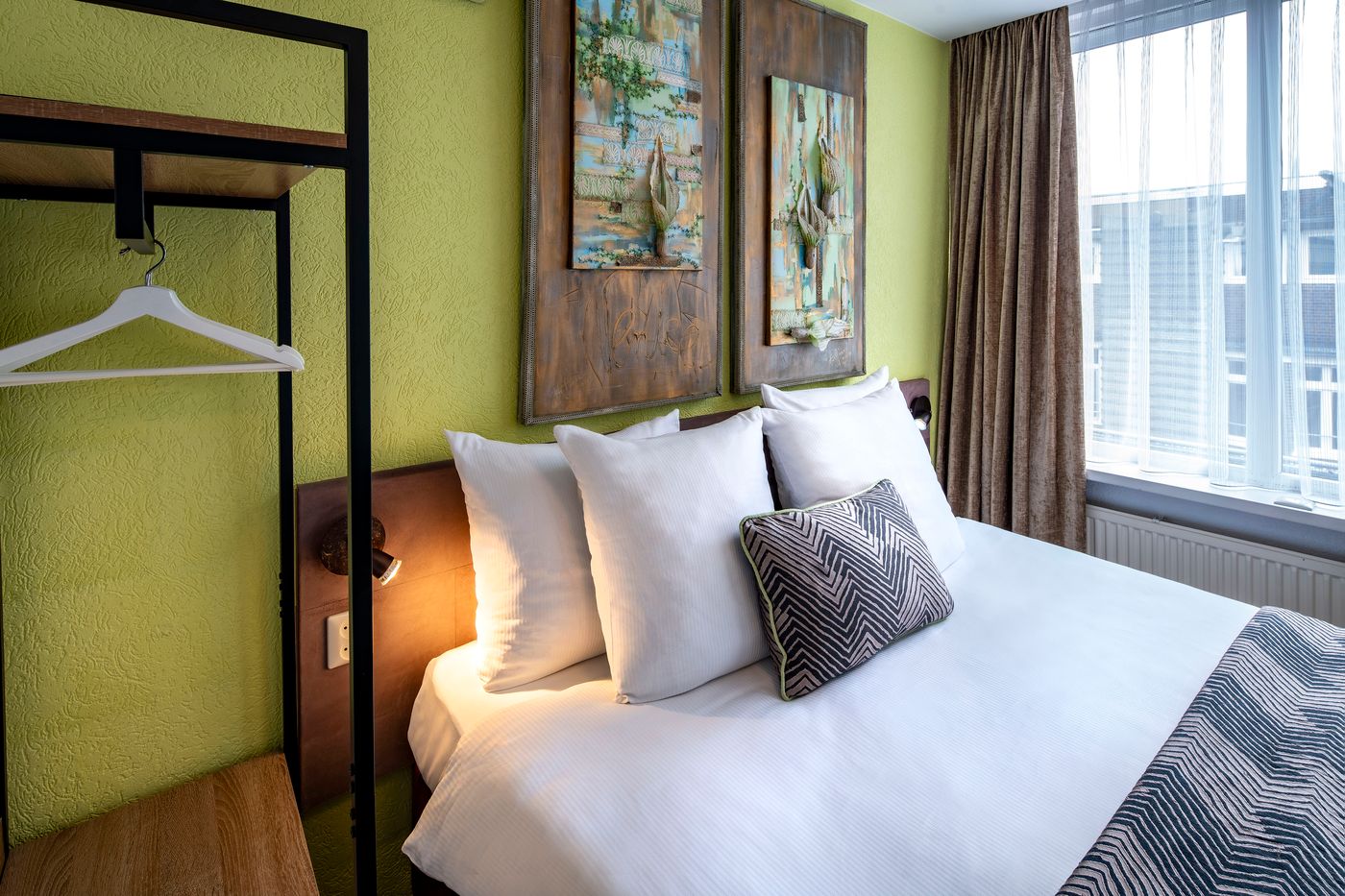 Hotel-Jupiter-Room-17