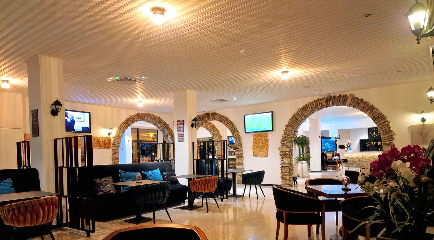 Sveltos-Hotel-Lobby-50