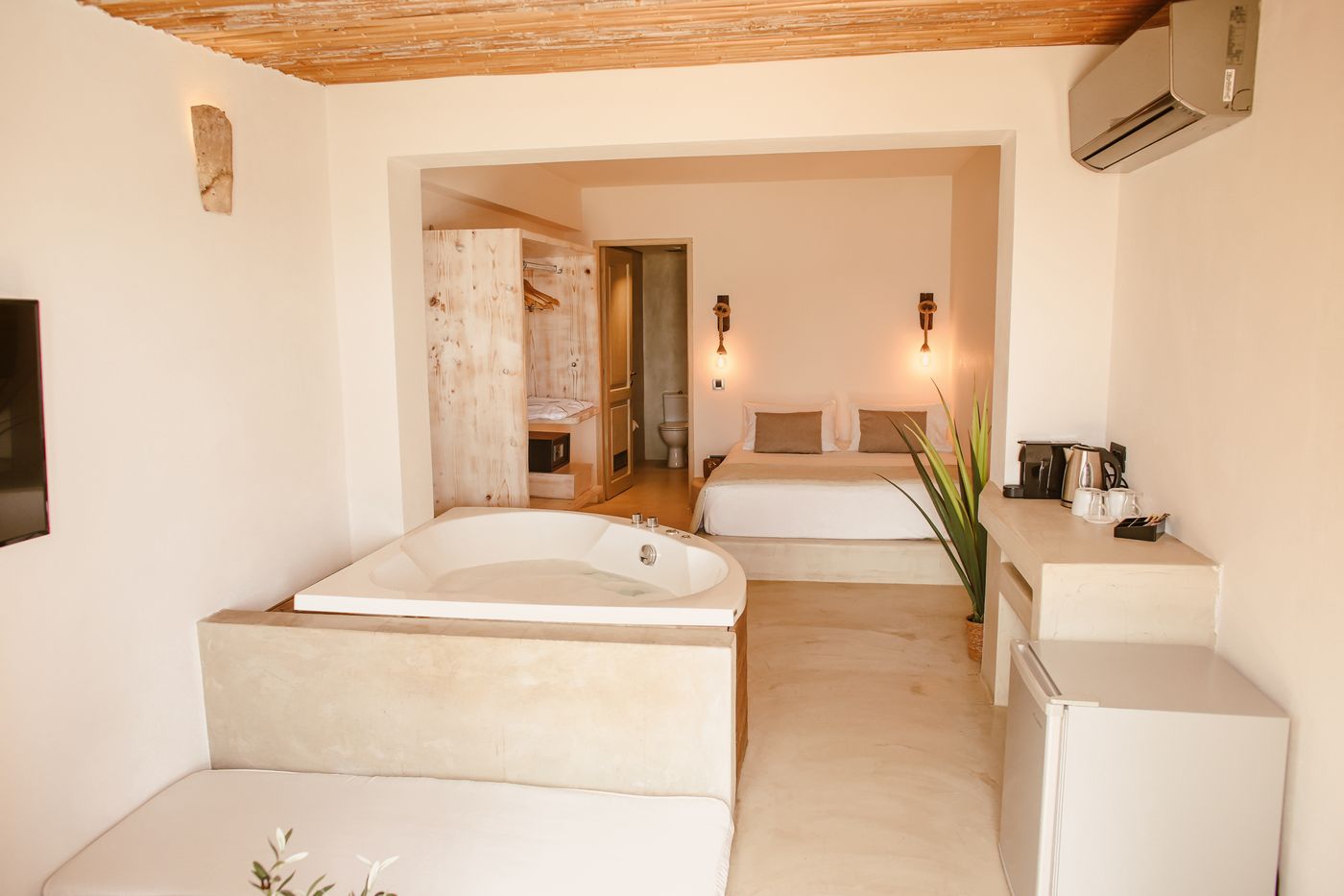 Gloria-Maris-Hotel-Suites-and-Villas---Adults-Only-Room-20