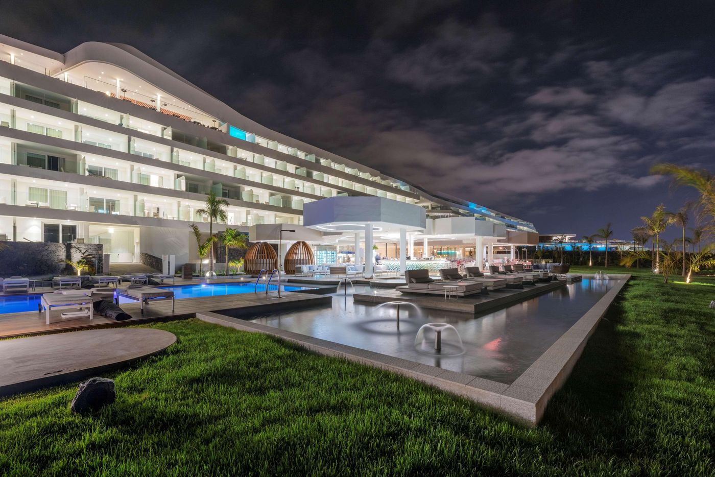 Royal-Hideaway-Corales-Beach---Adults-Only--part-of-Barcel---Hotel-Group-Terrace-3