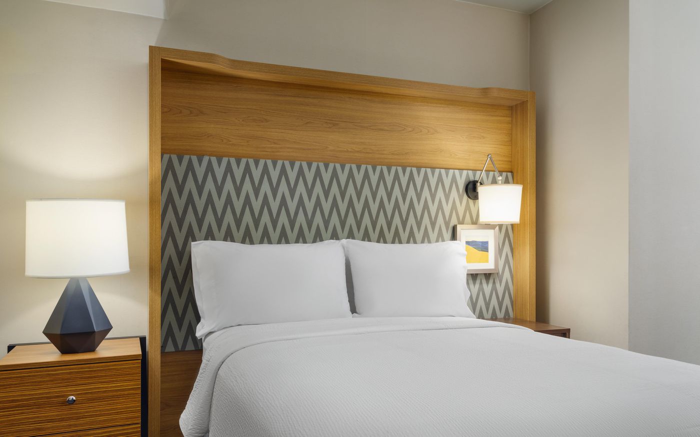 Holiday-Inn-New-York-City-Wall-Street-Room-7