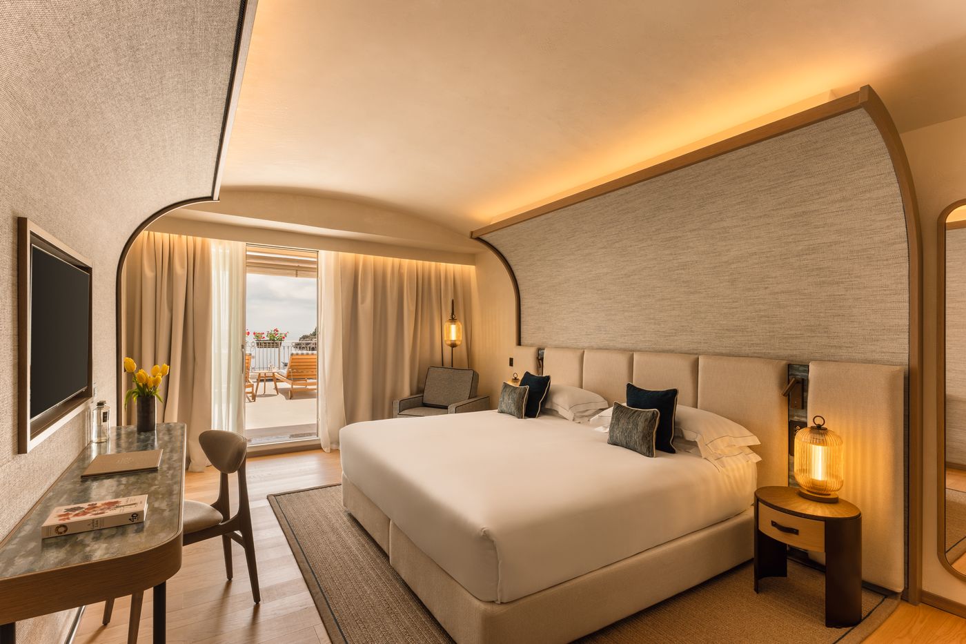 Mazzaro-Sea-Palace-Room-11