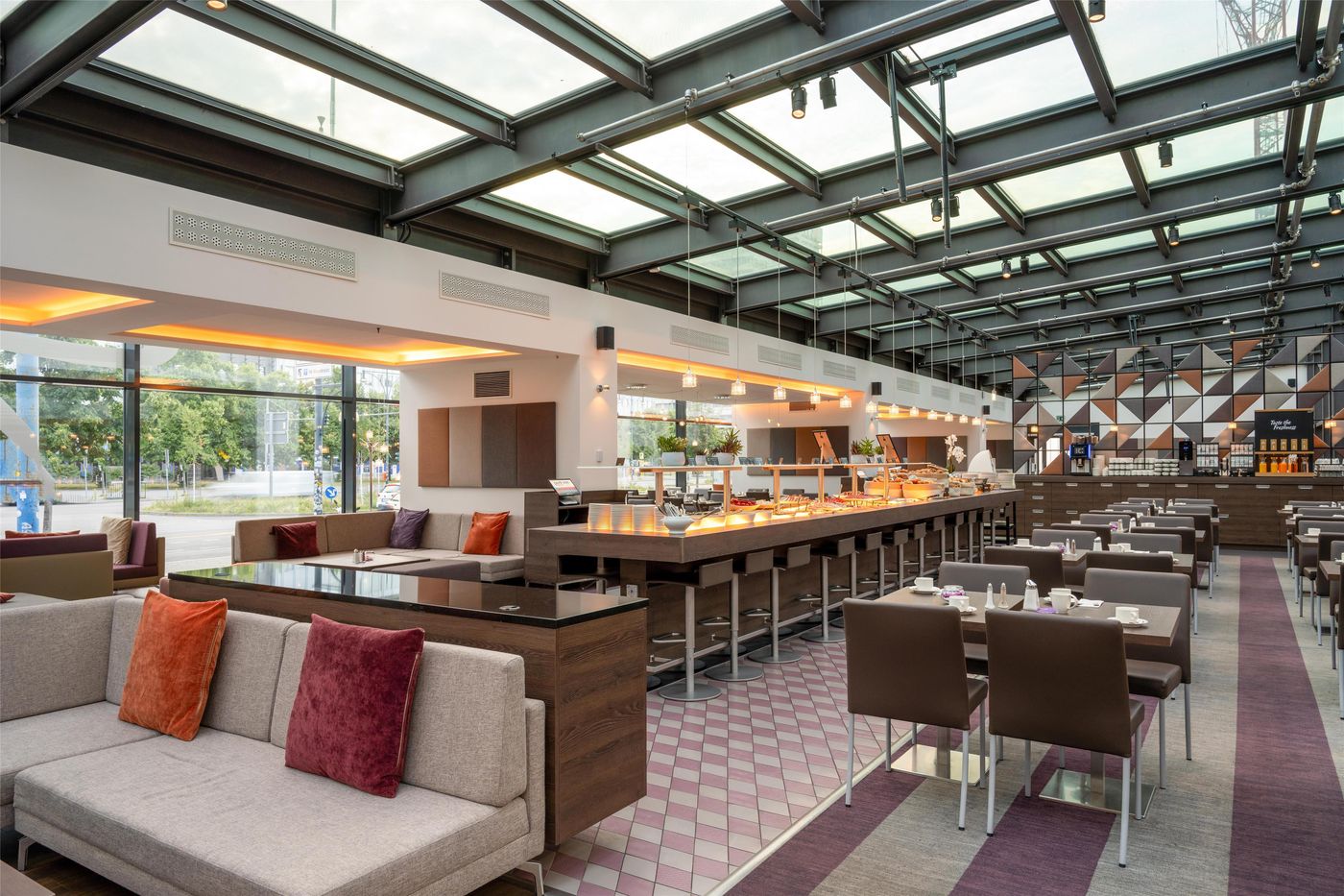 Park-Inn-by-Radisson-Berlin-Alexanderplatz-Restaurant-15