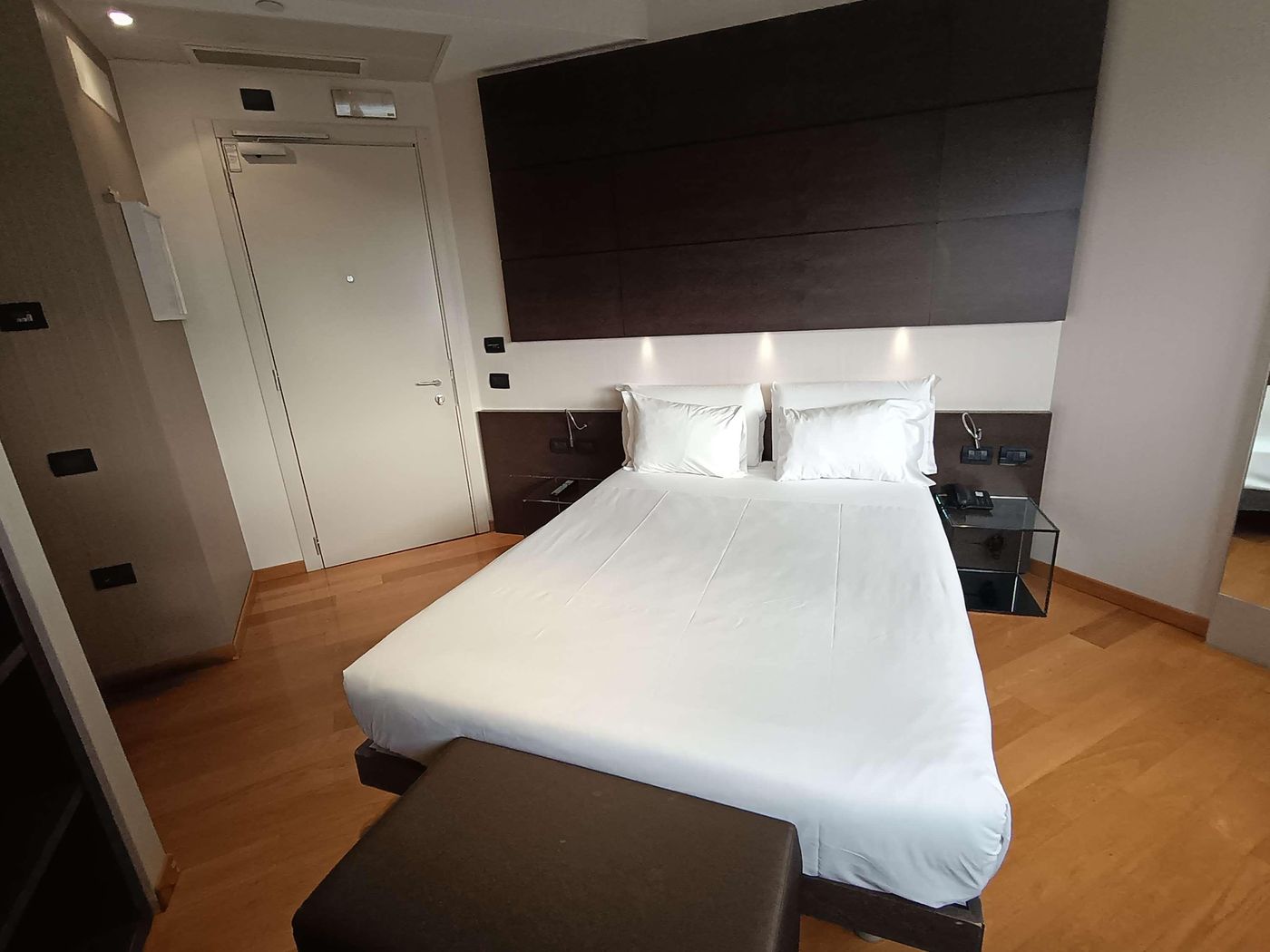 Best-Western-Plus-The-Hub-Hotel-Room-19