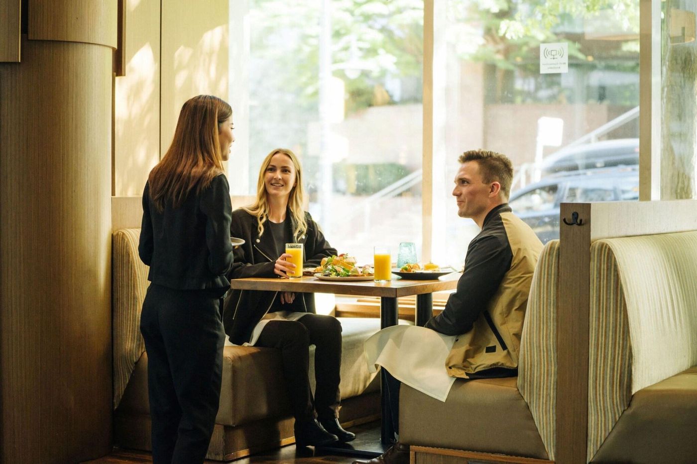 Vancouver-Marriott-Pinnacle-Downtown-Restaurant-23