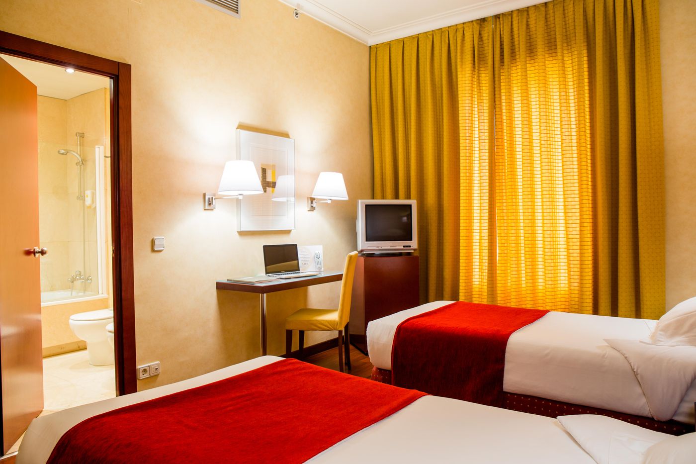 Hotel-Arosa-Room-17