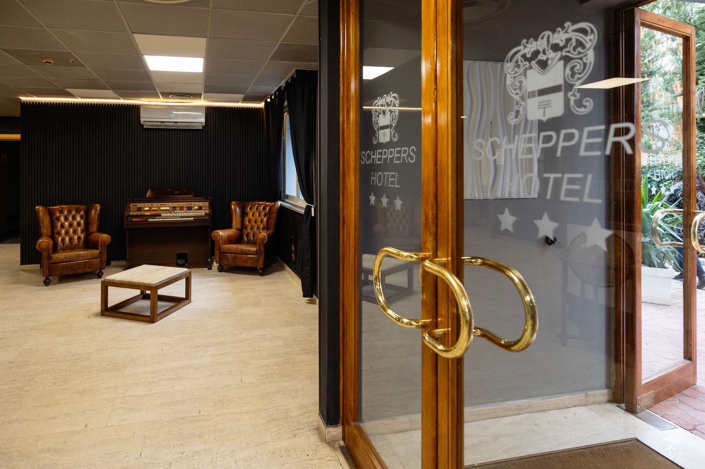 Scheppers-Hotel-Lobby-24