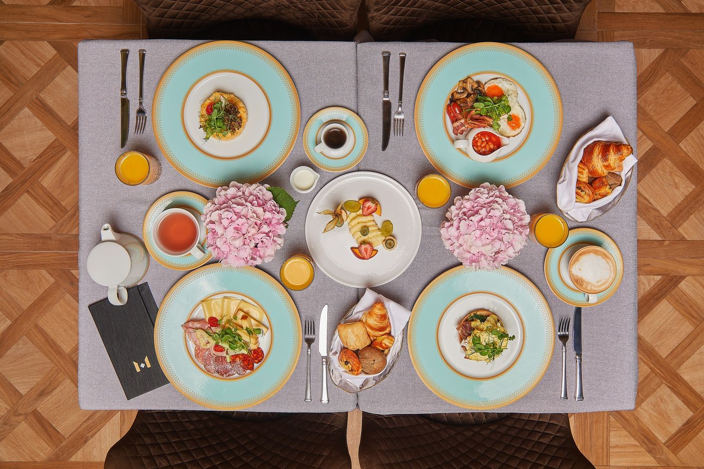 Mystery-Hotel-Budapest-Restaurant-58