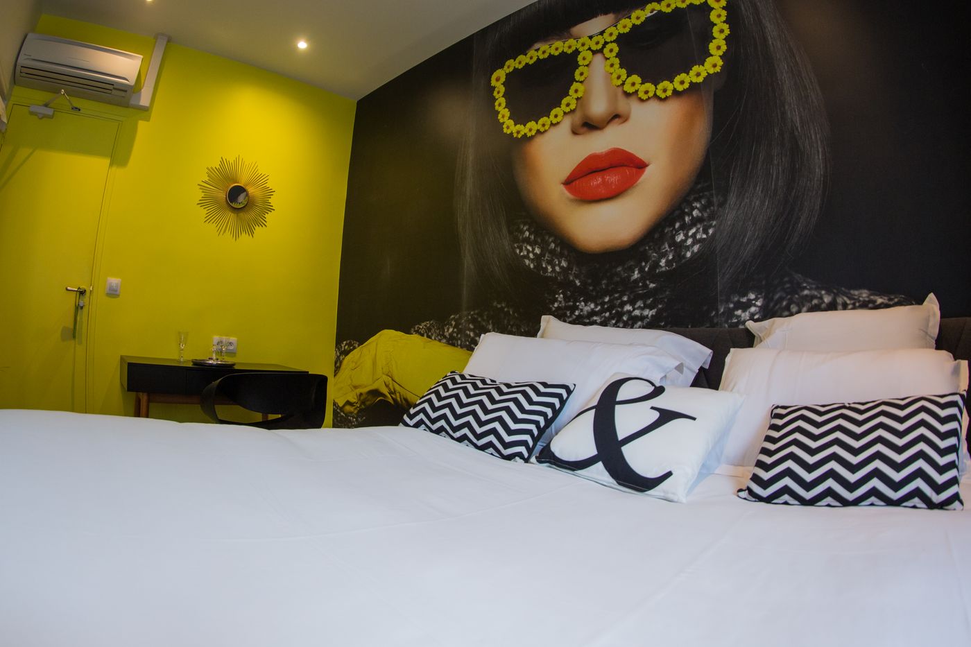 Le-Glam-s-Hotel-Room-4