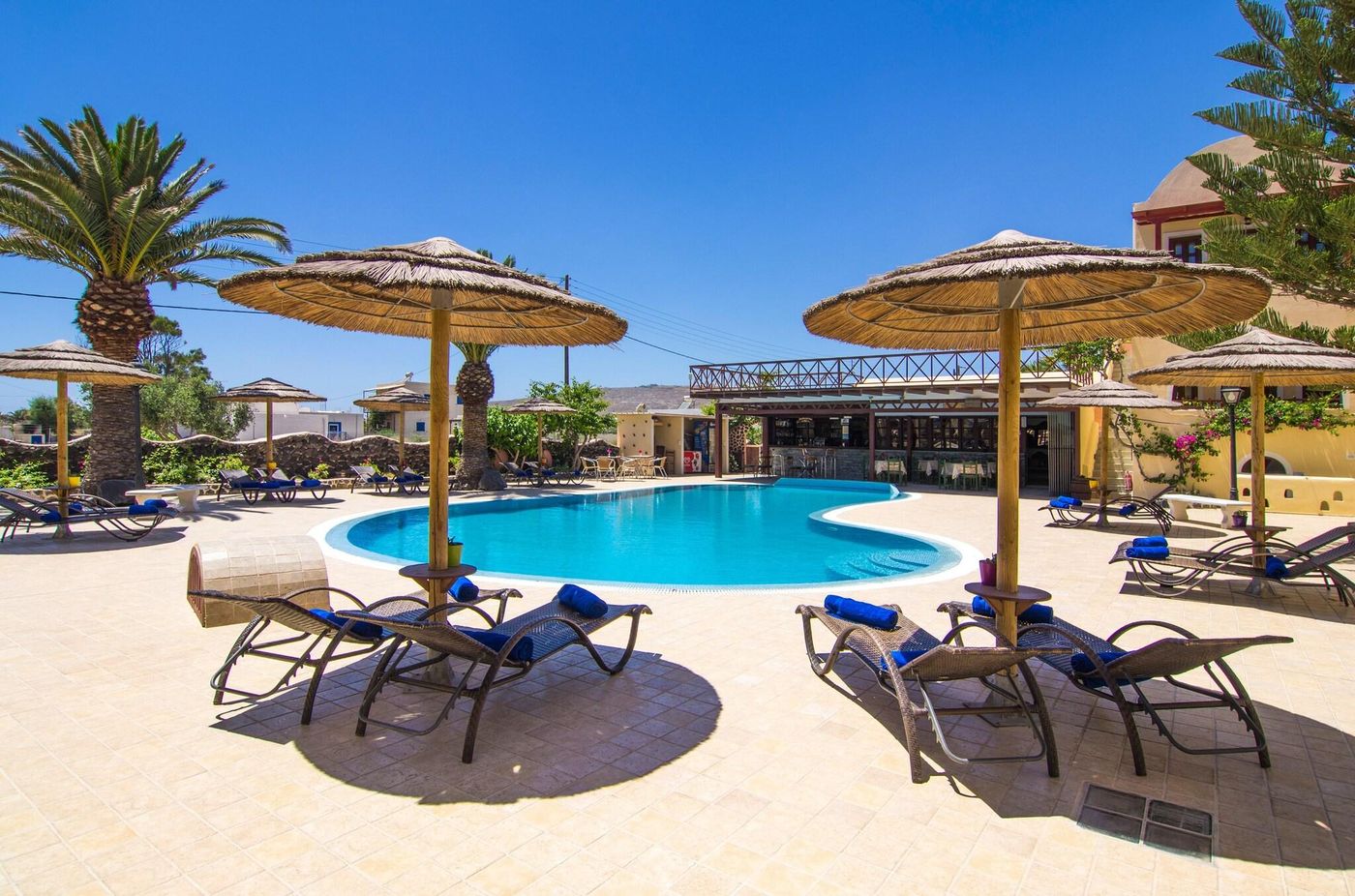 Smaragdi-Apts-Pool-9