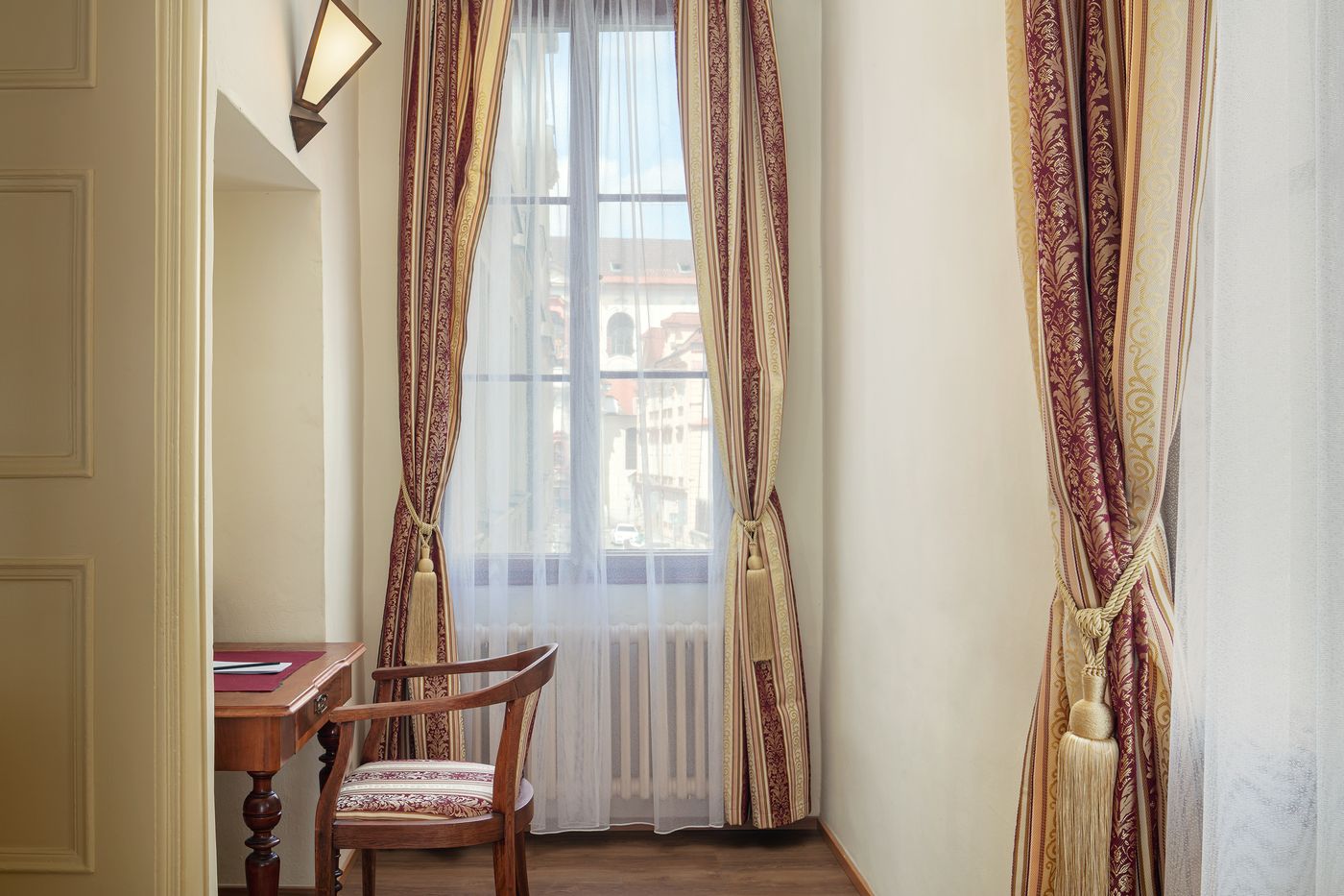 The-Charles-Hotel-Room-23
