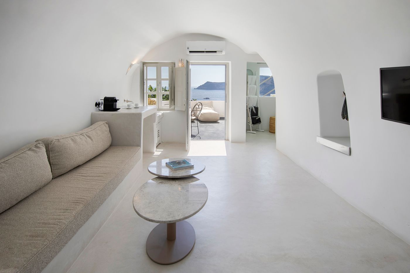 Ducato-Di-Oia-Room-17