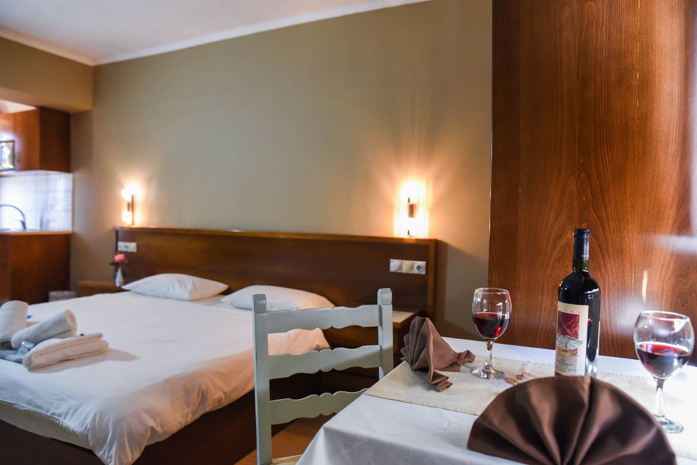 Sacallis-Inn-Beach-Hotel-Room-28