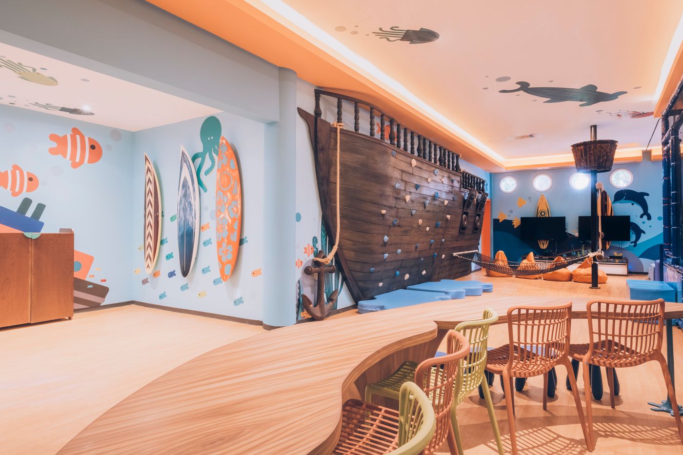 Iberostar-Waves-Paraiso-Beach-Sports-and-Entertainment-62